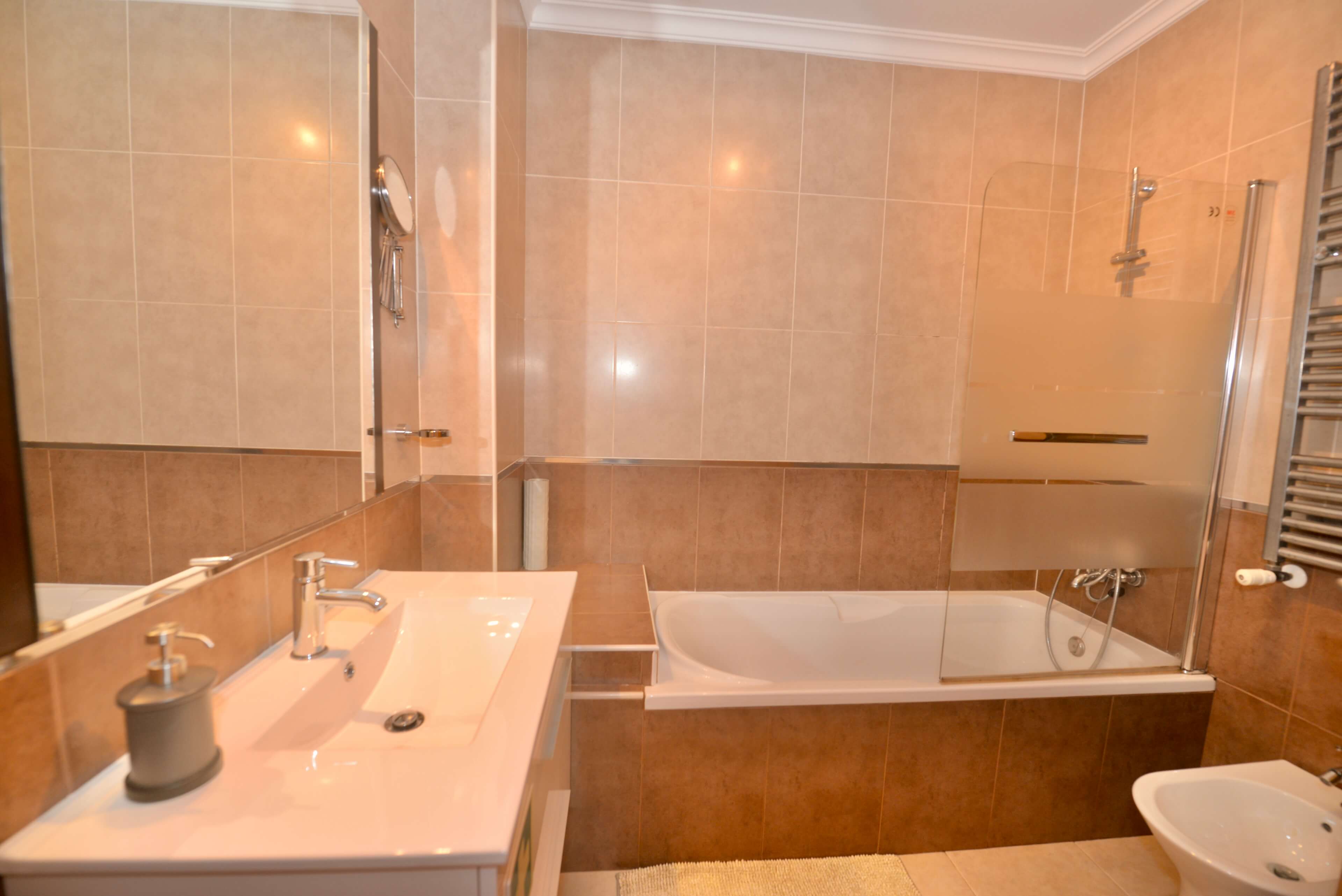 Family Bathroom In Clementine Apartment Holiday Rental In Nazare Silver Coast Portugal
