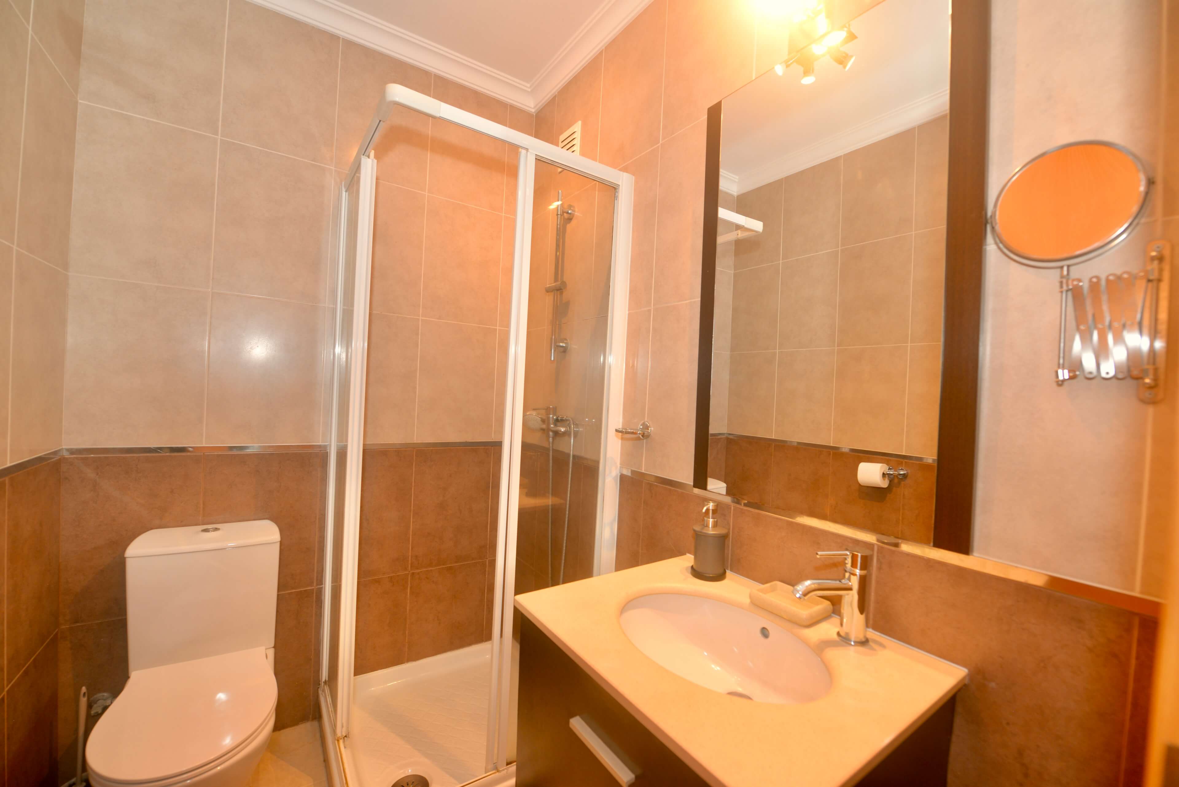 Ensuite Bathroom In Clementine Apartment Holiday Rental In Nazare Silver Coast Portugal