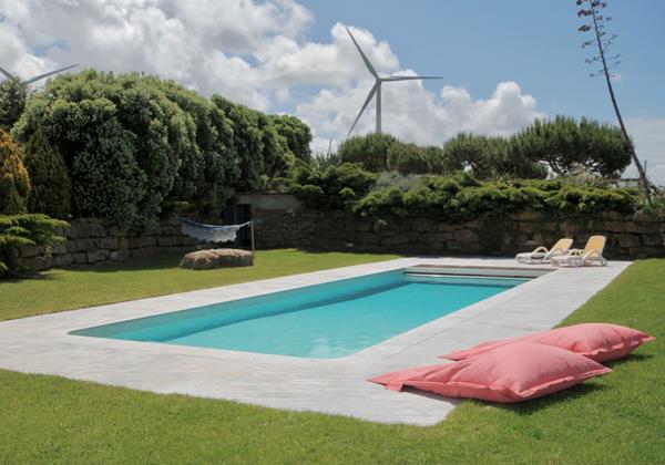 Private pool and relaxing garden in Ericeira holiday home